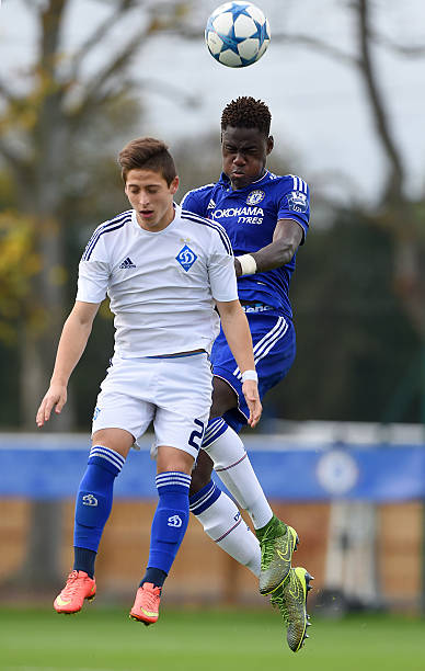 显得尤为脆 显得尤为脆