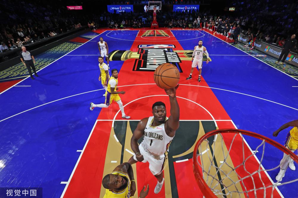 足球赛场上 足球赛场上